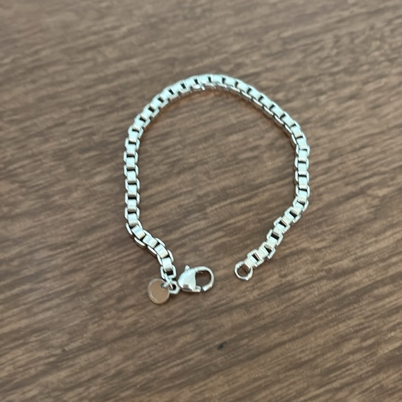 Tiffany & Co. Silver Venetian Bracelet PRICE DROP Today Only Closet clearout - Picture 6 of 10